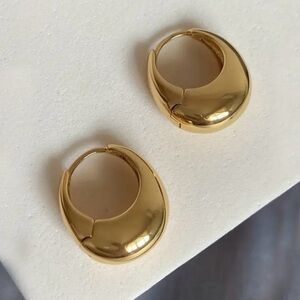 ✨Zara Petite Gold Huggie Earrings